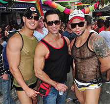 bar gay miami Tits over bra