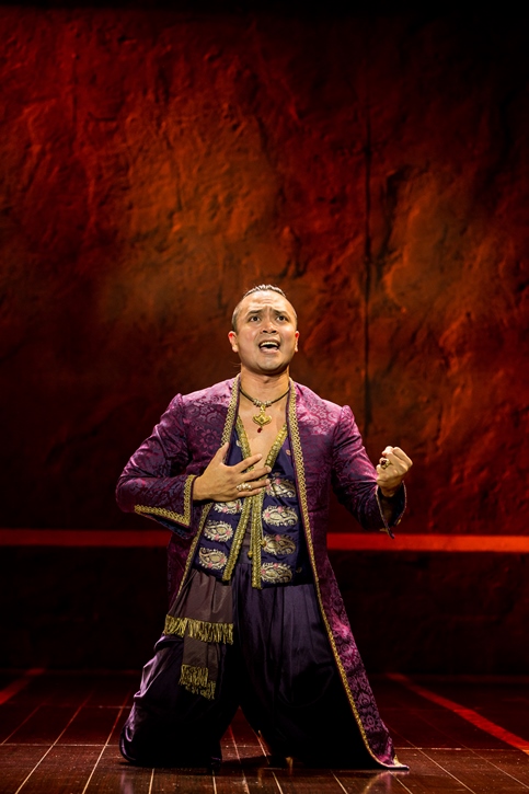 King_Jose Llana as The King in Rodgers & Hammerstein’s The King and I. Photo by Matthew Murphy