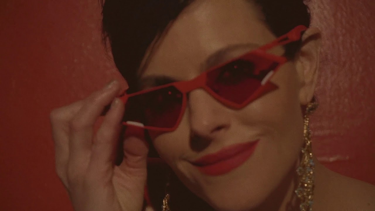 ‘Schitt’s Creek’ Star Emily Hampshire Takes on ‘Mary Hartman, Mary Hartman’