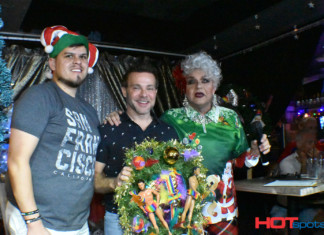 The Pub on The Drive’s 8th Annual Holiday Wreath Auction – PHOTOS