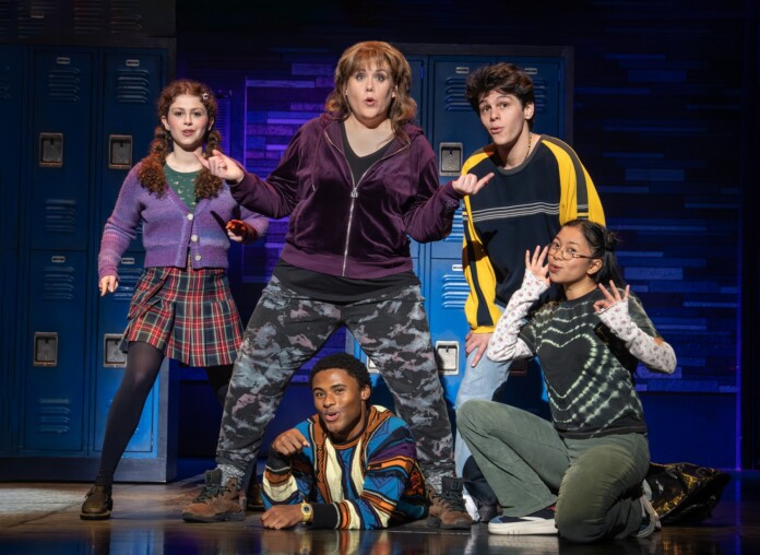 0132-SkyeAlyssaFriedmanEmilyKochDarronHayesMaxSantopietroandGabbyBeredointheNationalTourofKIMBERLYAKIMBOphotobyJoanMarcus